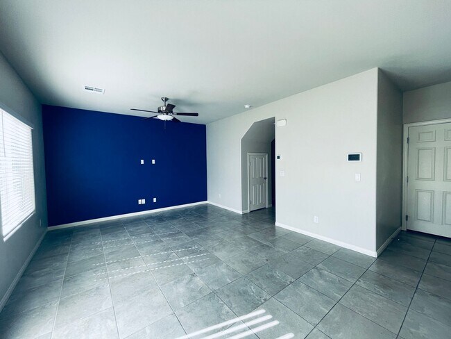 Building Photo - 4 BEDROOMS PLUS DEN WITH SOLAR!!