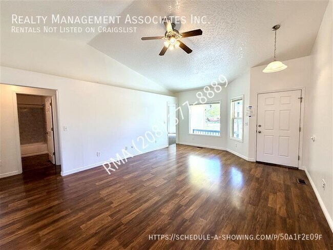 Foto del edificio - 2324 Yucca Pl