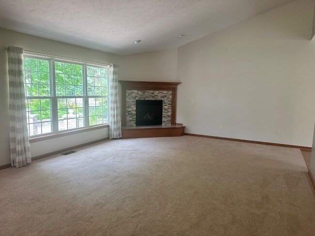 Building Photo - 1052 Arrowhead Dr