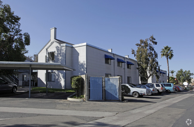 Building Photo - Parkway Village