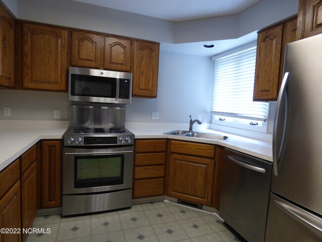 Foto del edificio - 245 Knoll Rd