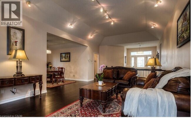 Building Photo - 621 Willow Wood Dr
