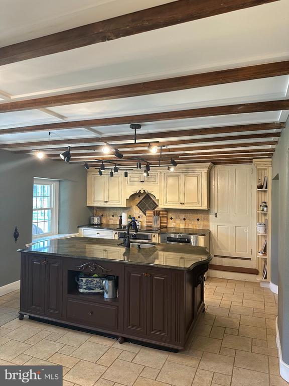 Foto del edificio - 553 Worthington Rd