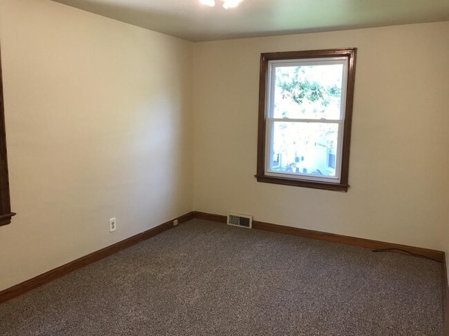 Building Photo - Spacious Home In Great Neighborhood!