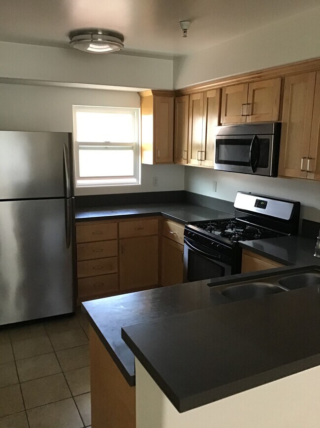 kitchen - 3625 Empire Dr