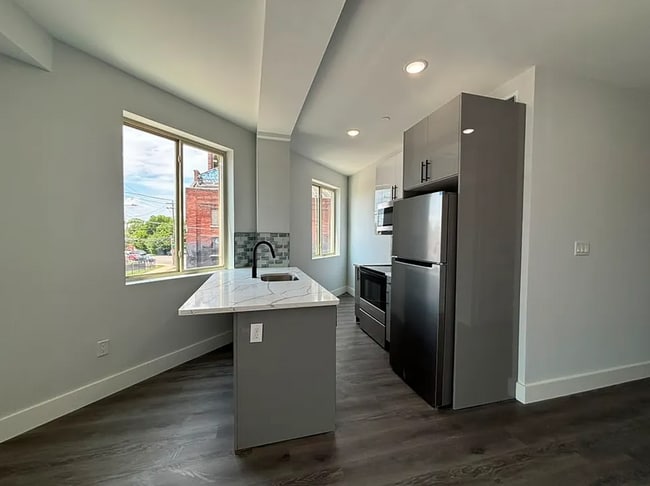 Foto del edificio - 675 N 41st St