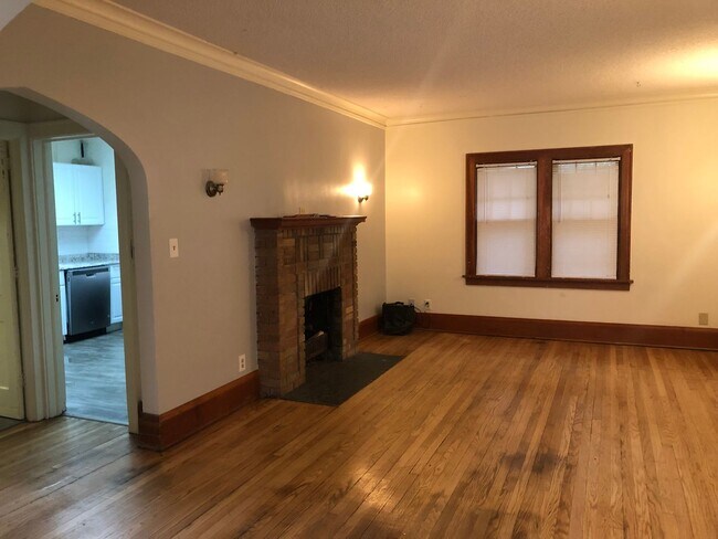 Foto del edificio - Charming, Cute, & Convenient 6 Bd/2 Bth in...