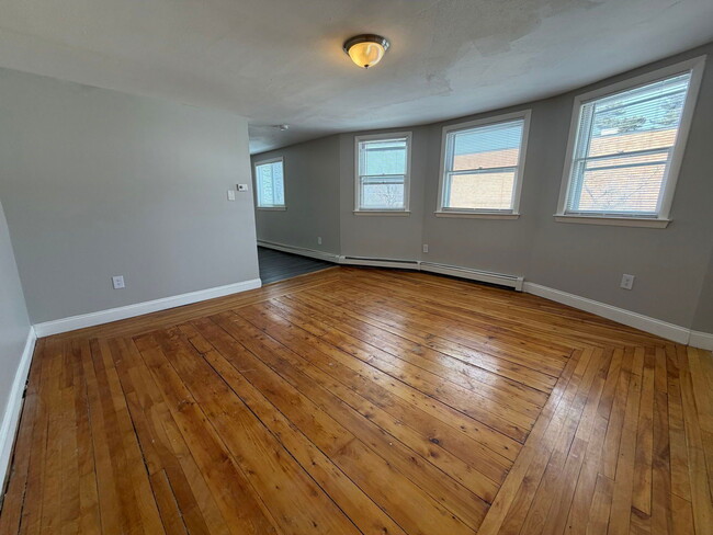 Building Photo - 682 Beech St