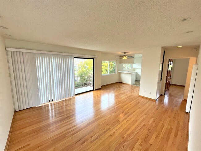 Living room - 1701 Washington Way