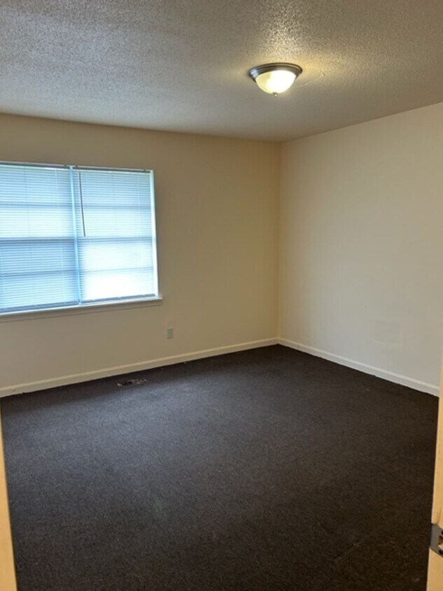 2329 30th St SW Unit Apt C, Birmingham, AL 35211 Room for Rent in