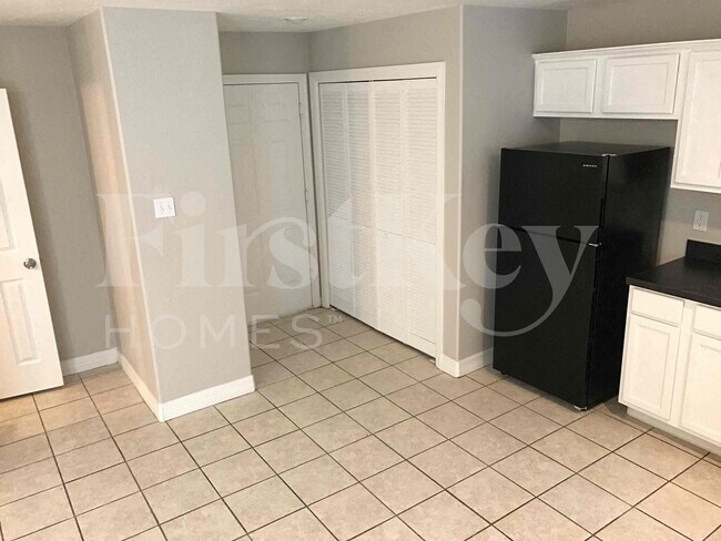 Foto del edificio - 214 N Native Ln