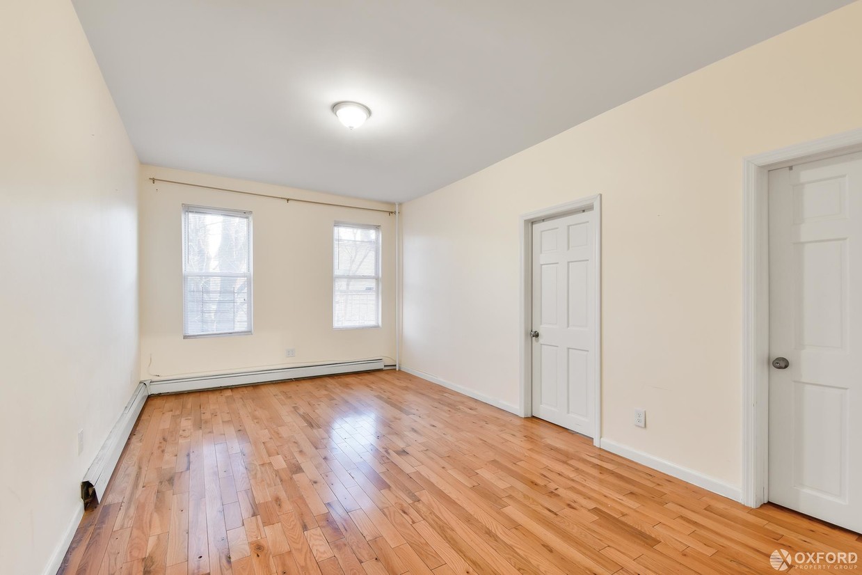 Building Photo - 850 Morris Park Avenue