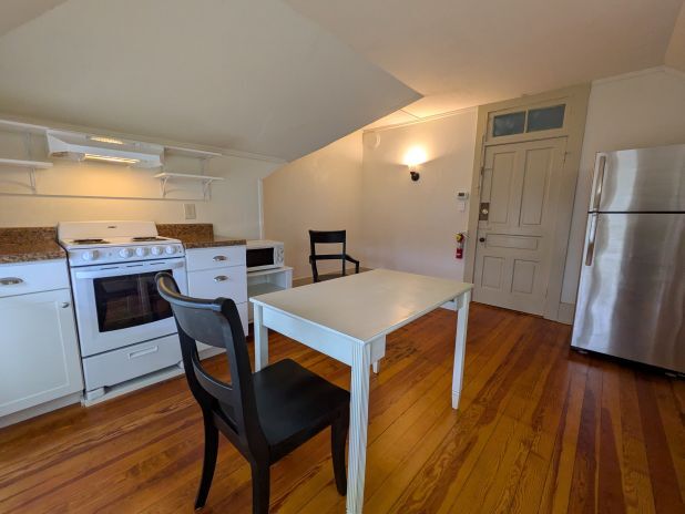 Foto del edificio - 220 Melrose Cir