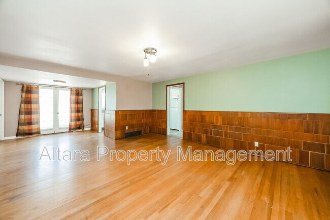 Building Photo - 2123 Robin Dr