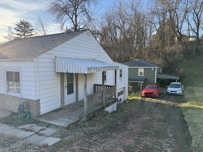 Building Photo - 914 Western Ave