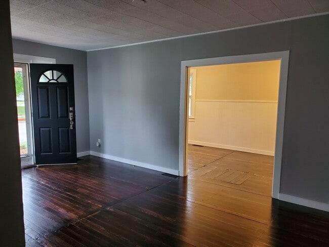 Foto del edificio - Adorable 2 bedroom with a bonus room!