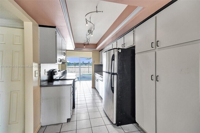 Foto del edificio - 5551 SW 57th St