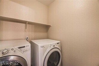 Building Photo - 3305 Cheyenne Gardens Way