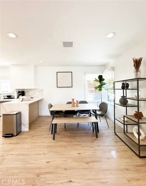 Building Photo - 2141 Fox Hills Dr