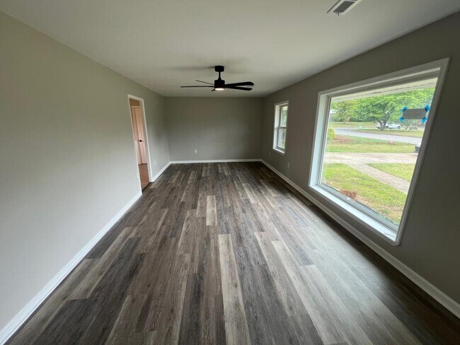 Foto del edificio - 2211 Penhall Dr NE