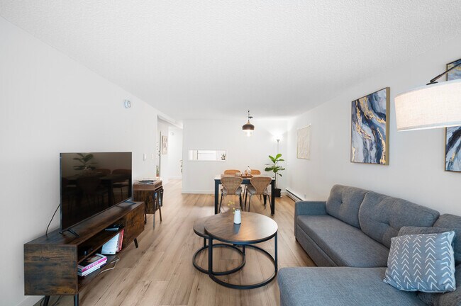 Building Photo - 308 Summit Ave E