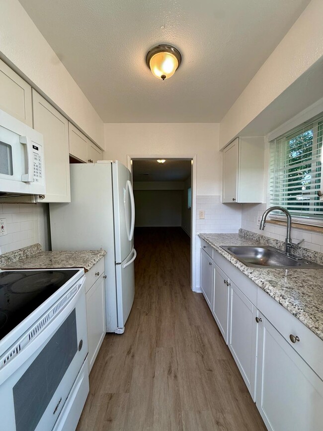 Building Photo - 3221 NE 7th Ave