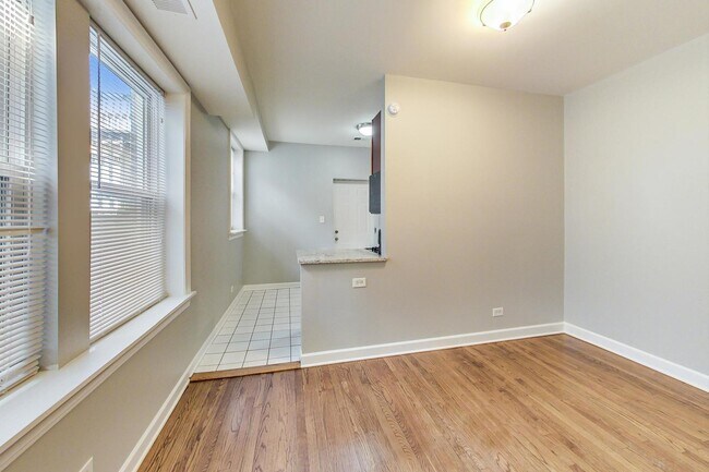Foto del edificio - 3216 W Berteau Ave