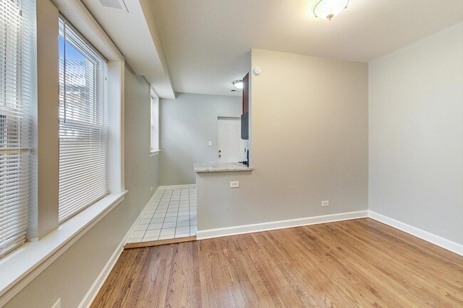 Building Photo - 3216 W Berteau Ave