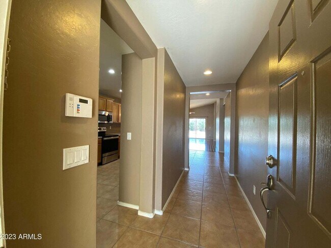 Foto del edificio - 1847 W Desert Seasons Dr