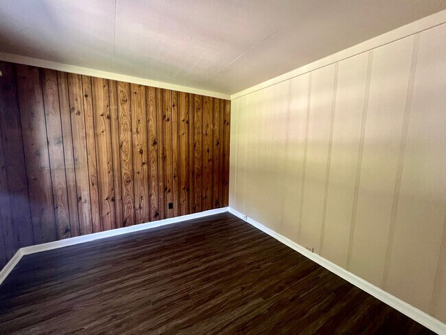 Building Photo - 2563 Carriage Dr