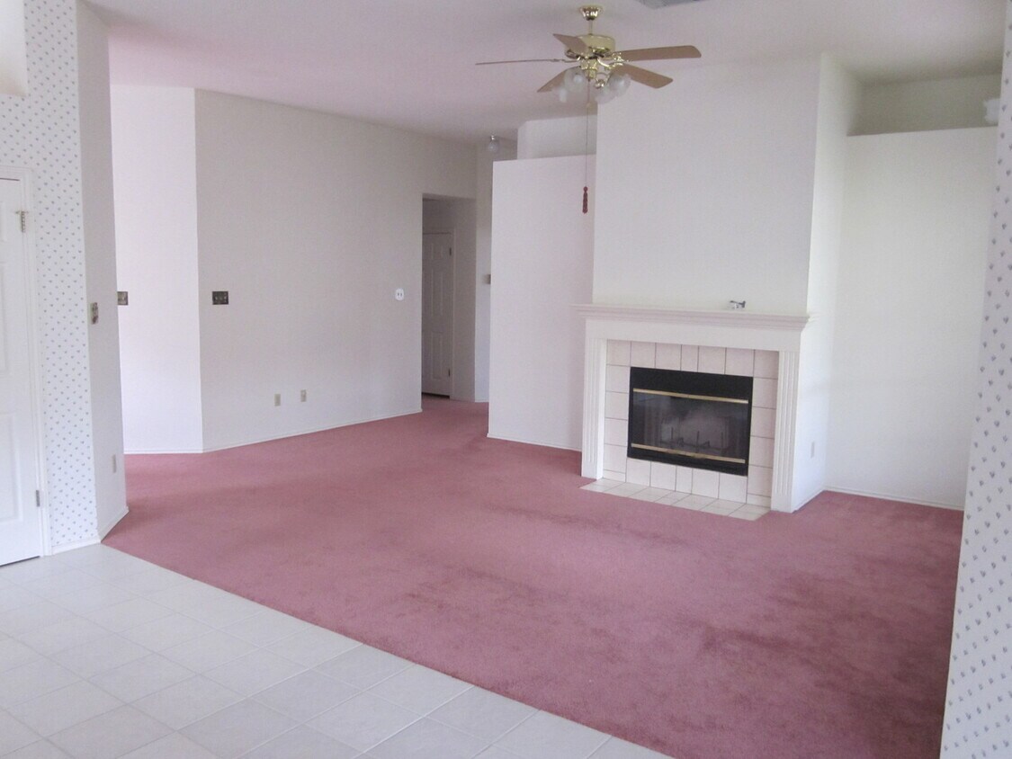 Foto principal - 3 Bedroom 2 Bathroom Home-Georgetown