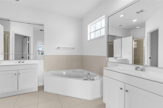 Foto del edificio - 4450 NW 113th Pl