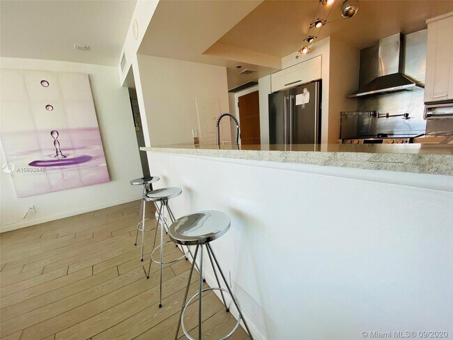 Foto del edificio - 400 South Pointe Dr