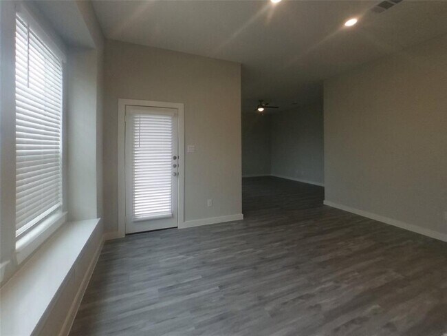 Building Photo - 22822 Terrazzo Dr