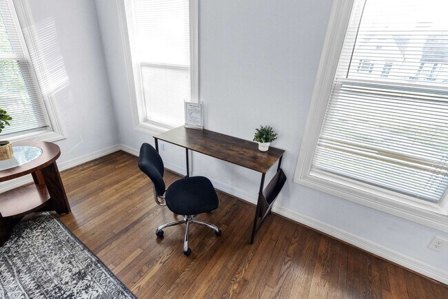 Foto del edificio - 3321 Charleston St