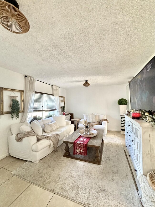 Building Photo - 262 SE 9th Ave