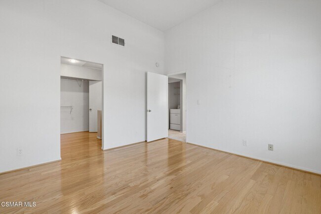 Foto del edificio - 4240 Lost Hills Rd