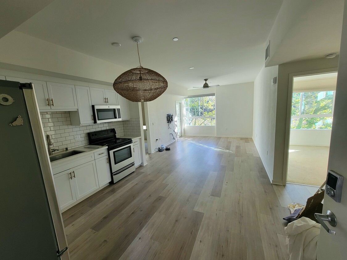Vista larga: orientada al sur hacia Bluff Creek Drive - 12655 Bluff Creek Dr