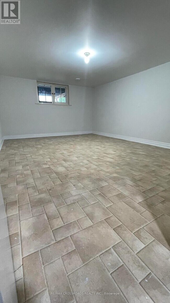 12 Royal Rd, Aurora, ON L4G 1A8 House for Rent in Aurora, ON