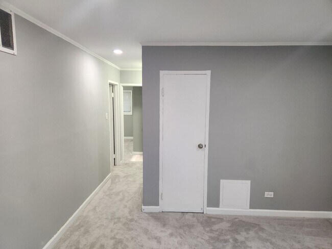 Building Photo - 412 S Orchard Dr