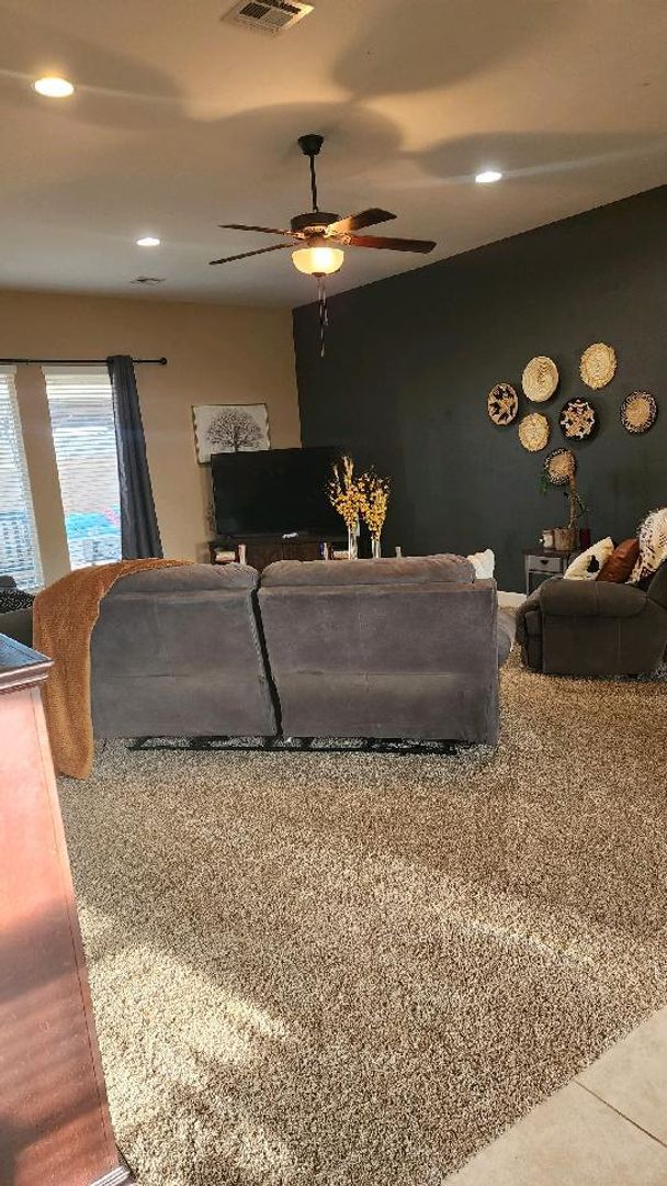 Building Photo - Beautiful 4 Bedroom 3 Bath Home