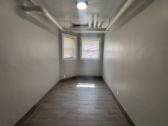 Foto del edificio - 658 E 81st St