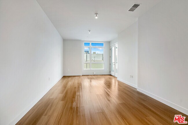 Foto del edificio - 10601 Washington Blvd