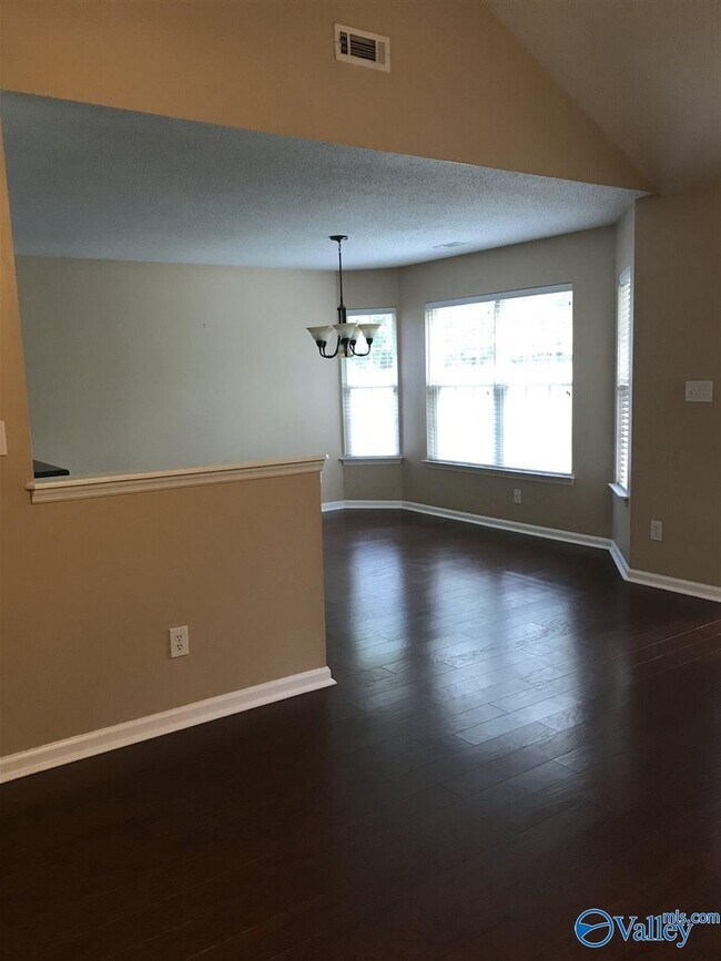Foto del edificio - 110 Bridgeway Ln