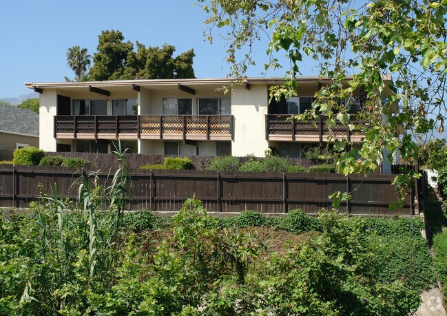 Foto del edificio - Holiday Plaza Apartments