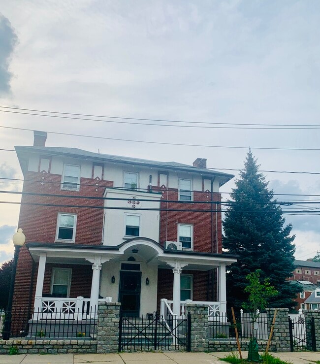Building Photo - 26 Breed St