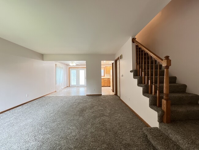 Building Photo - 2742 Pleasant View Dr