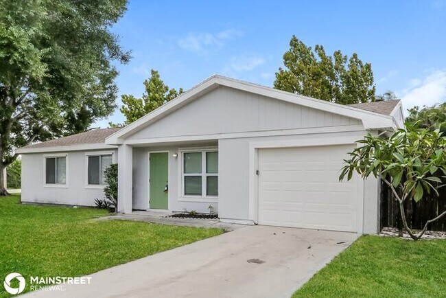 Foto del edificio - 391 SW HOMELAND RD, PORT SAINT LUCIE, FL 3...