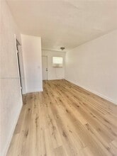 Building Photo - 125 SW 5th Ct