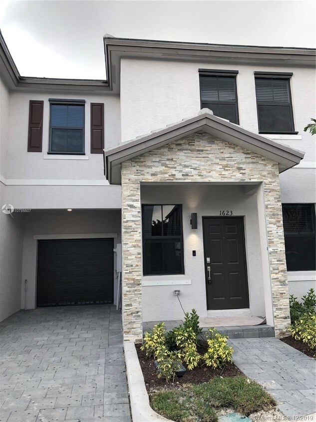 Foto principal - 1623 SW 29th St